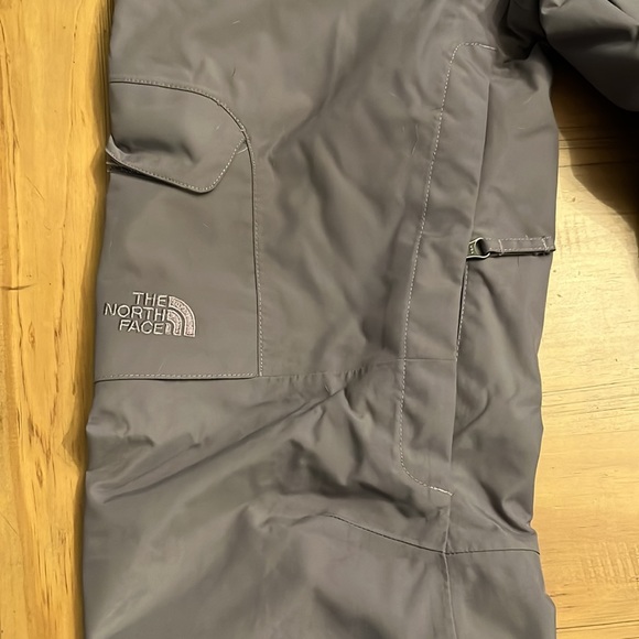 North Face snowboarding pants - Picture 4 of 5